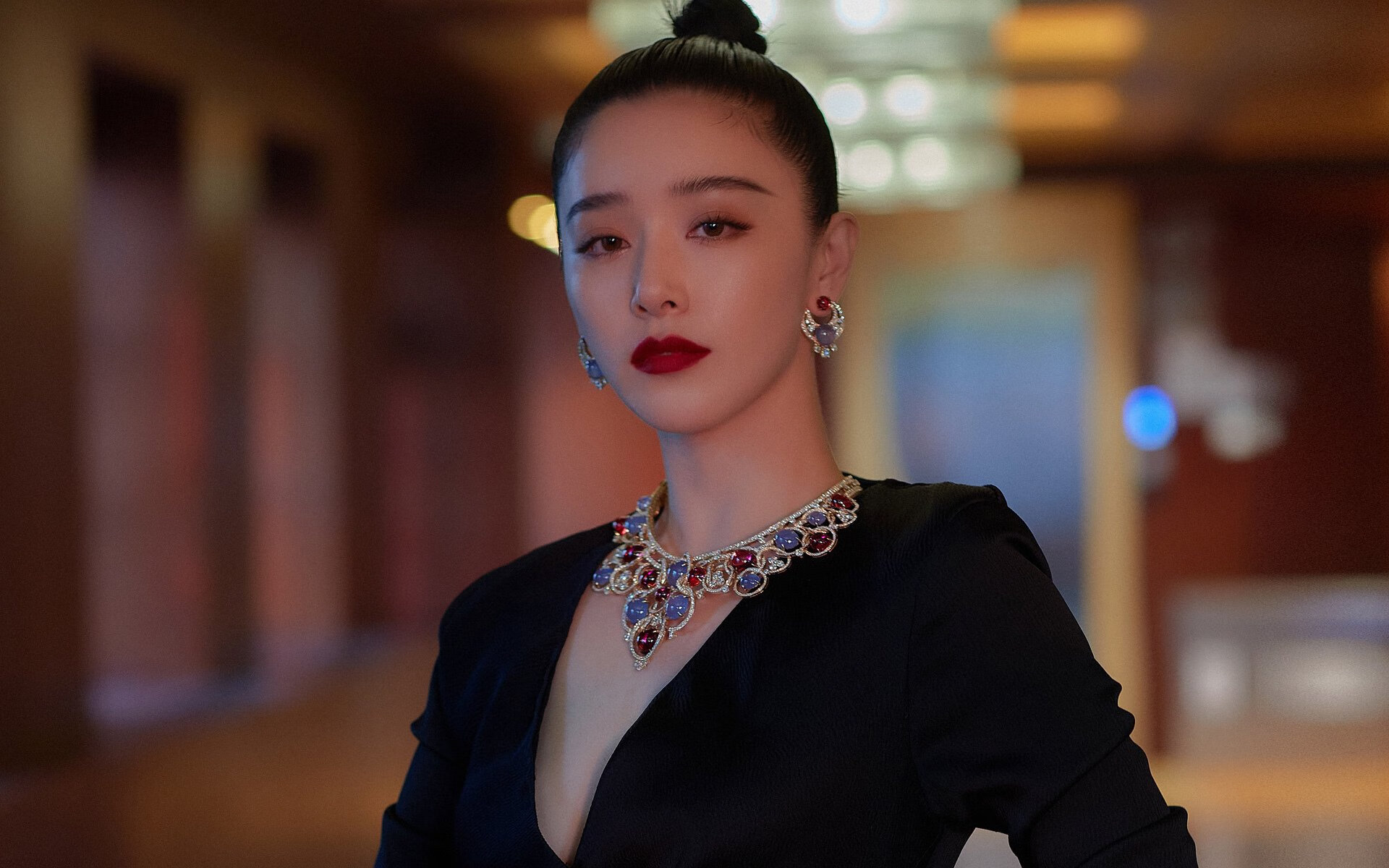 开云官方网站-自然界之巅徒步竞速，挑战极限的荒野之旅，户外大自然徒步的好处