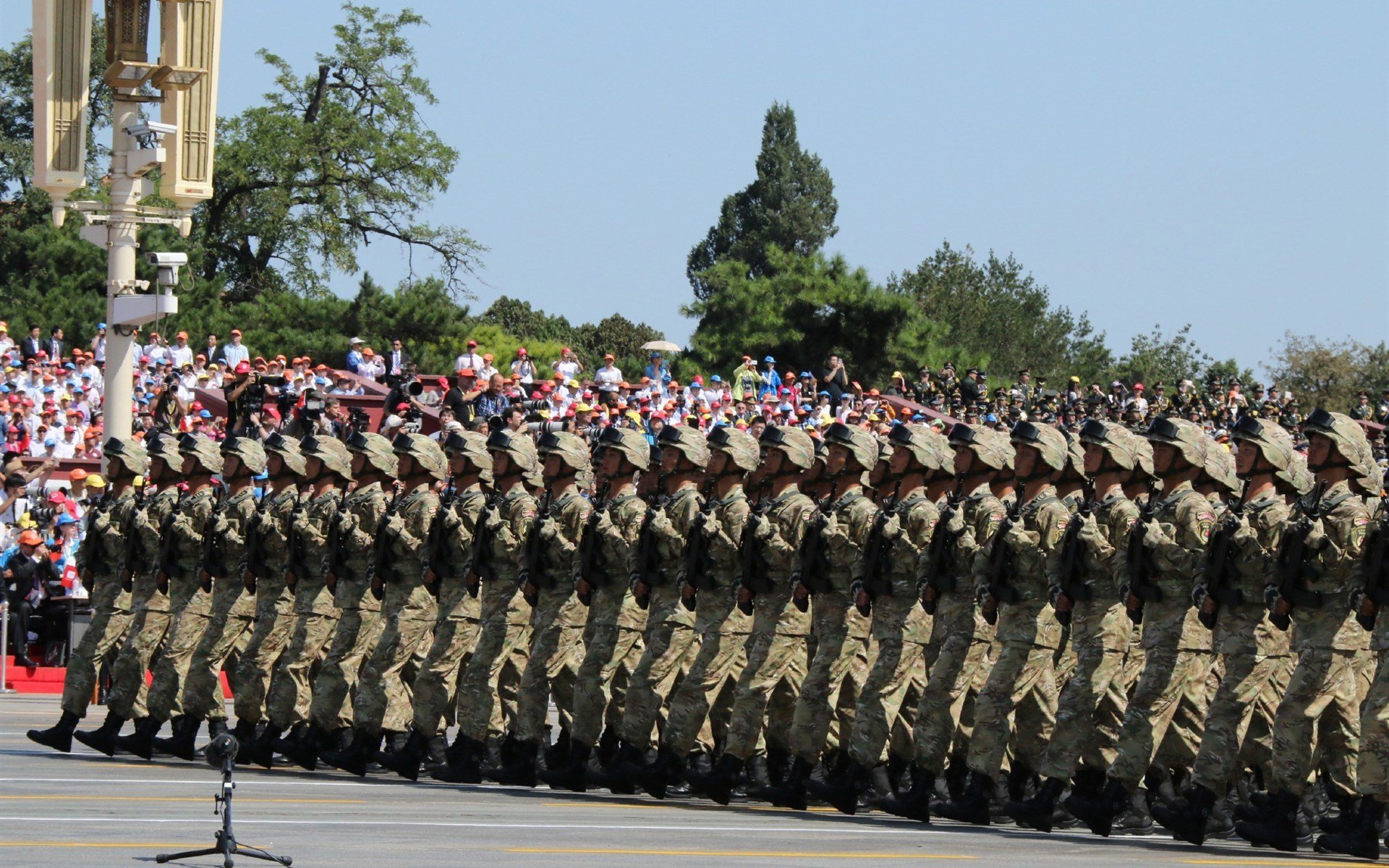开云·体育官网-阿利松在对阵阿森纳的比赛中扑出关键点球，阿利松穿过几号球衣